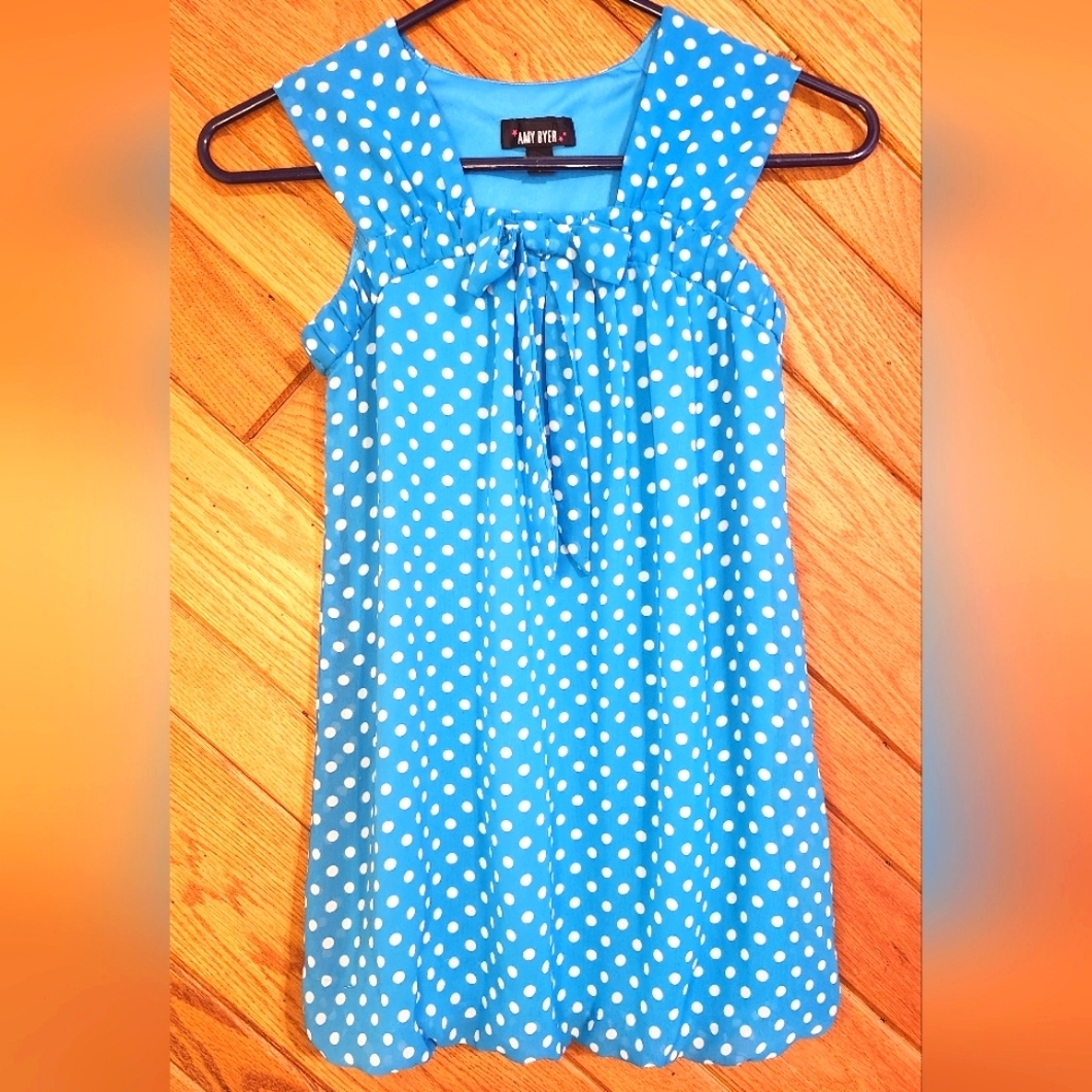 Amy Byer blue polka dot sleeveless blouse with bow size medium